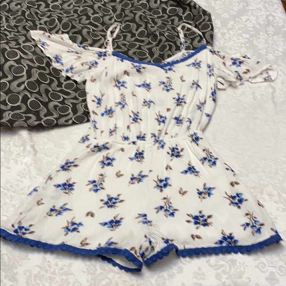 Mini Chica Pants - EUC - Mini Chica - Cold Shoulder Romper